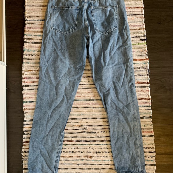 Vero Moda High Rise Relaxed Jeans - Picture 2 of 3